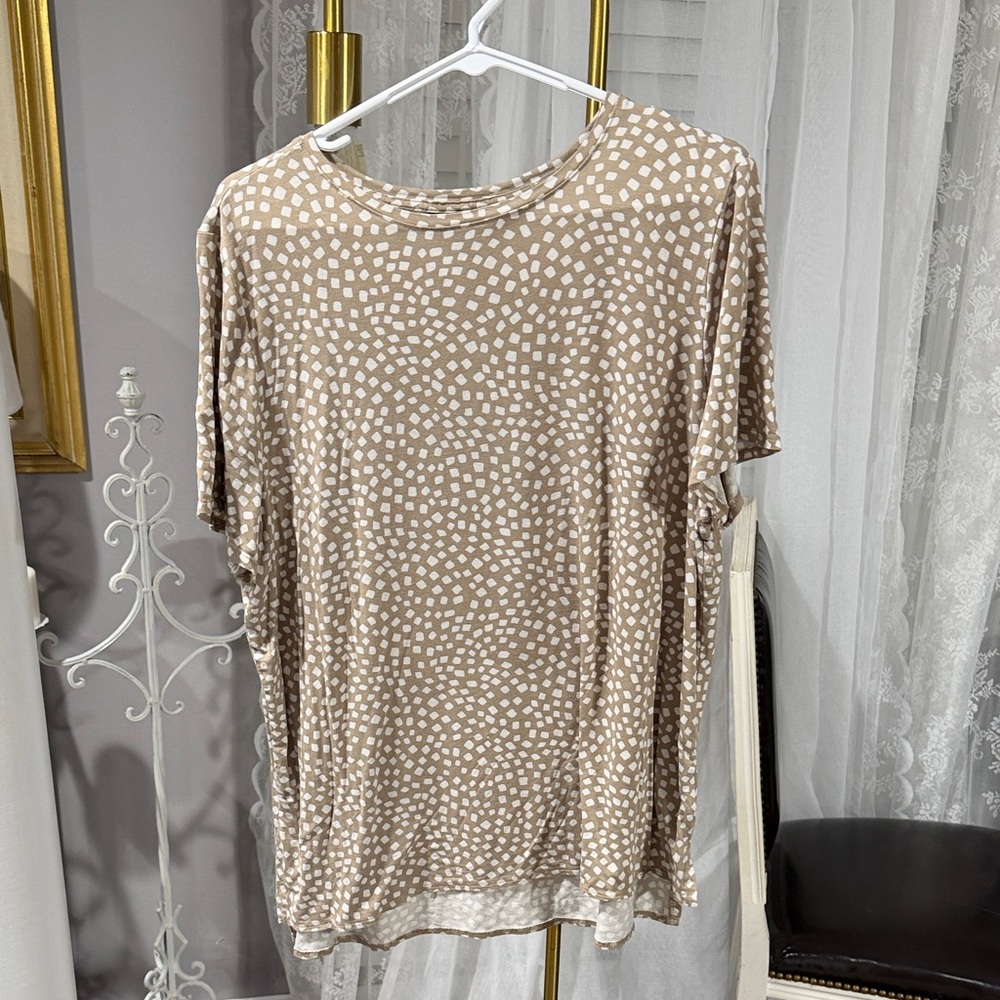 Alfani Beige and White Patterned Short Sleeve Top